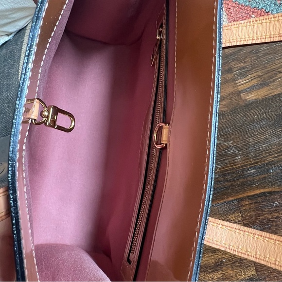 Louis Vuitton Vernis Catalina BB Small Hand Bag! Used Twice! - Picture 12 of 16